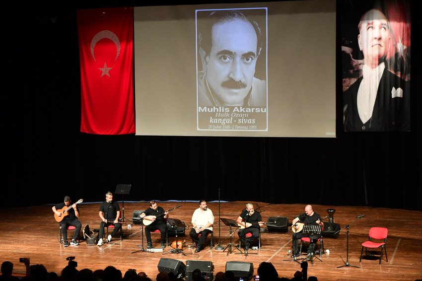 Muhlis Akarsu türküleri Mamak’ta yankılandı Mamak Belediyesi, 2 Temmuz 1993’te Sivas Madımak Oteli’nde yaşanan ve