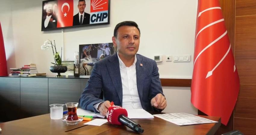 CHP İstanbul İl Kongresi'ne hile karıştırıldığı iddiasıyla aralarında CHP İl