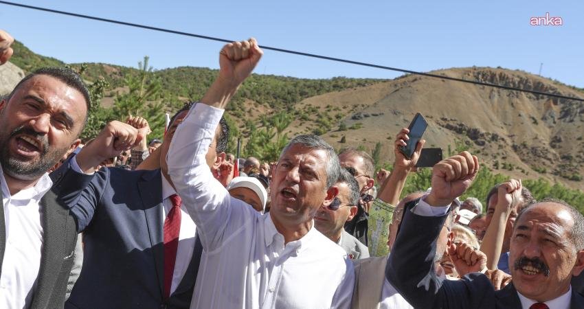 CHP Genel Başkanı Özgür Özel,  Divriği'den Sivas'a dönerken tutuklu