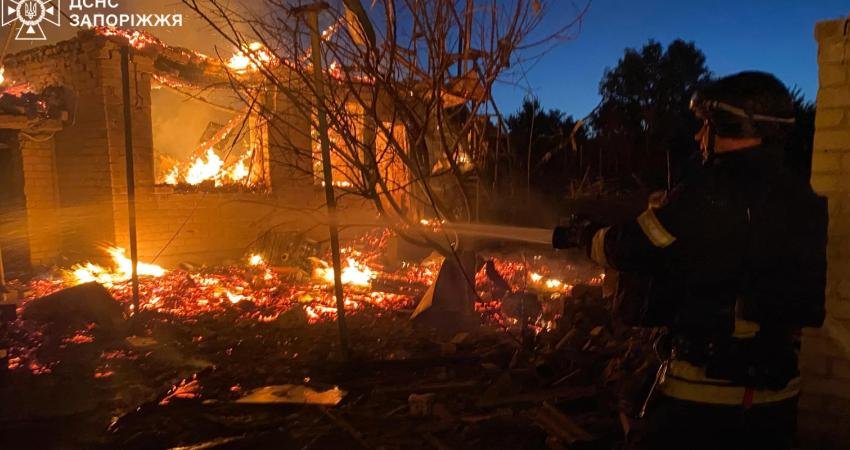 Ukrayna’nın güney doğusundaki Zaporijya bölgesi gece boyunca Rusya’nın saldırılarına hedef oldu. Yerel