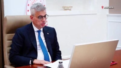 Sağlık Bakanı Kemal Memişoğlu, Kırgızistan Sağlık Bakanı Erkin Çeçeybayev ile video konferans