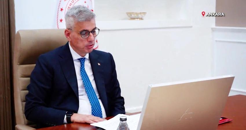 Sağlık Bakanı Kemal Memişoğlu, Kırgızistan Sağlık Bakanı Erkin Çeçeybayev ile video konferans