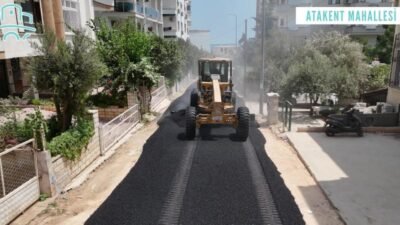 Silifke Belediyesi tarafından Atakent Mahallesi'nde gerçekleştirilen sıcak asfalt çalışması ile mahalle