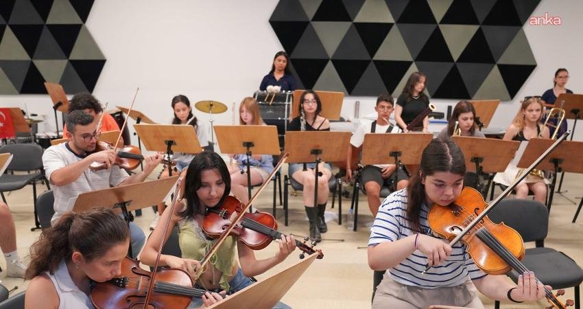 Tepebaşı Belediyesi İki Elin Sesi Var Gençlik Senfoni Orkestrası, bu