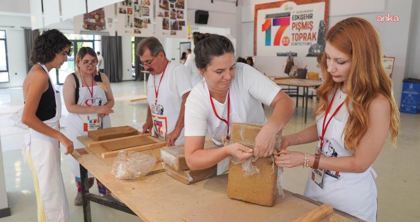 Tepebaşı Belediyesi'nin bu yıl 17’ncisini düzenlediği Uluslararası Pişmiş Toprak Sempozyumu