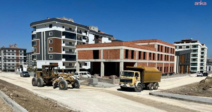 Turgutlu Belediye Başkanı Çetin Akın, Ergenekon Mahallesi'nde yürütülen yol yapım