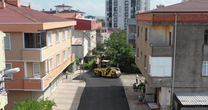 Tuzla Belediyesi, ilçe genelinde başlattığı asfalt seferberliğiyle ulaşım altyapısını güçlendirmeyi