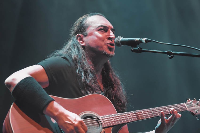 Türk rock müziğinin sevilen ismi Ogün Sanlısoy, Urla'nın eşsiz atmosferinde