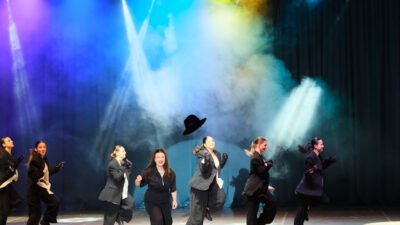 "Doğru Koca Nasıl Seçilir?" gösterisini İzmir’de sahneleyen Yasemin Sakallıoğlu, bu