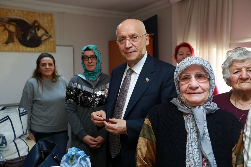 Her yıl binlerce ilçe sakinine meslek edinme ve keyifli vakit