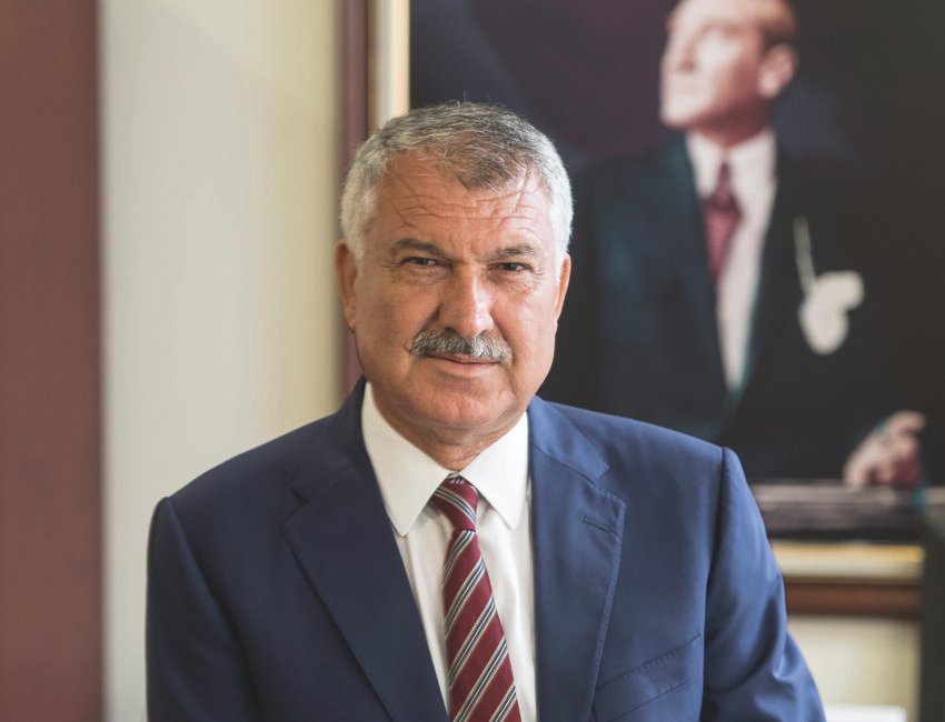 Zeydan Karalar’dan Özgürlük Yürüyüşü’ndeki gençlere mesaj Tutuklanan ve görevden uzaklaştırılan Adana Büyükşehir Belediye Başkanı Zeydan Karalar,