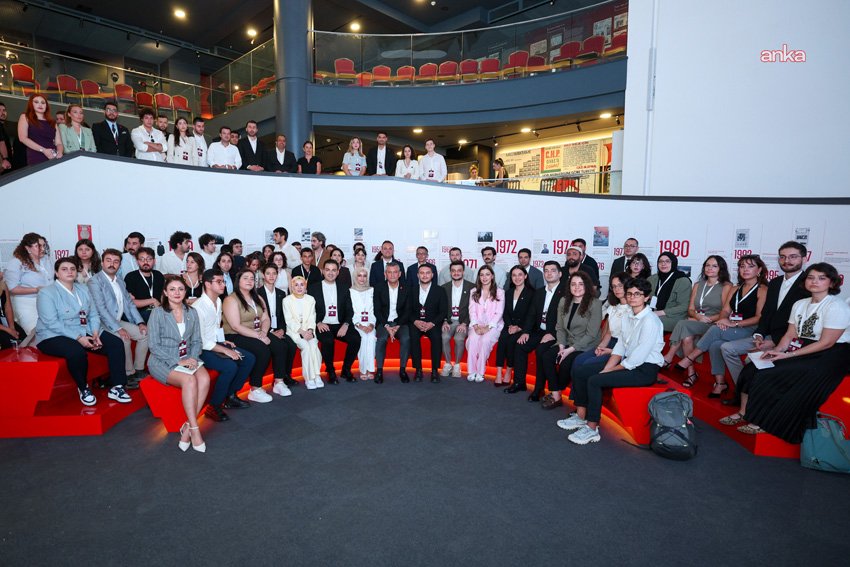 CHP’nin Program Çalıştayı kapsamında Genel Başkan Özgür Özel, Gençlik Forumu