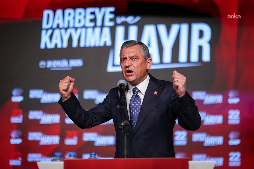 CHP Genel Başkanı Özgür Özel, partisinin Nazım Hikmet Kültür Merkezi'nde