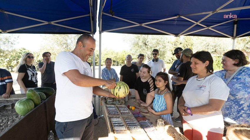 Minik eller toprakla buluştu İzmir Büyükşehir Belediyesi’nin Parkta Etkinlik Var projesi kapsamında, İnciraltı Terapi