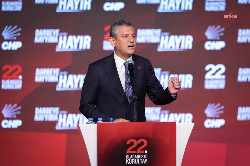CHP Genel Başkanı Özgür Özel, partisinin Nazım Hikmet Kültür Merkezi'nde