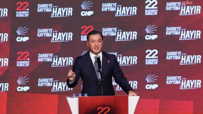 CHP'nin 22'nci Olağanüstü Kurultayı'nda Divan Başkanı seçilen CHP Grup Başkanvekili