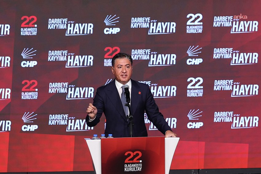 CHP'nin 22'nci Olağanüstü Kurultayı'nda Divan Başkanı seçilen CHP Grup Başkanvekili