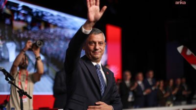 Özgür Özel, partisinin 22'nci Olağanüstü Kurultayı'nda tek aday olarak girdiği seçimde