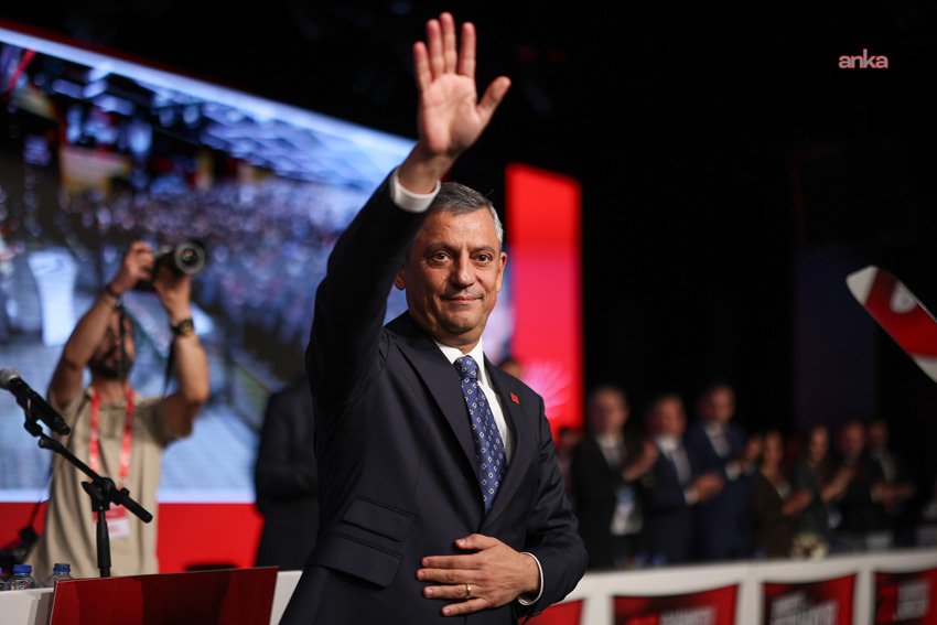 Özgür Özel, partisinin 22'nci Olağanüstü Kurultayı'nda tek aday olarak girdiği seçimde