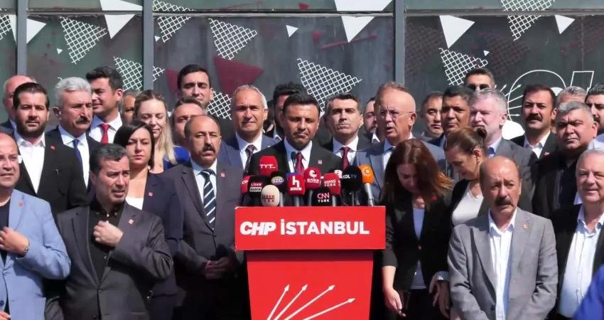 CHP’li 81 il başkanı, CHP İstanbul İl Başkanı Özgür Çelik’in