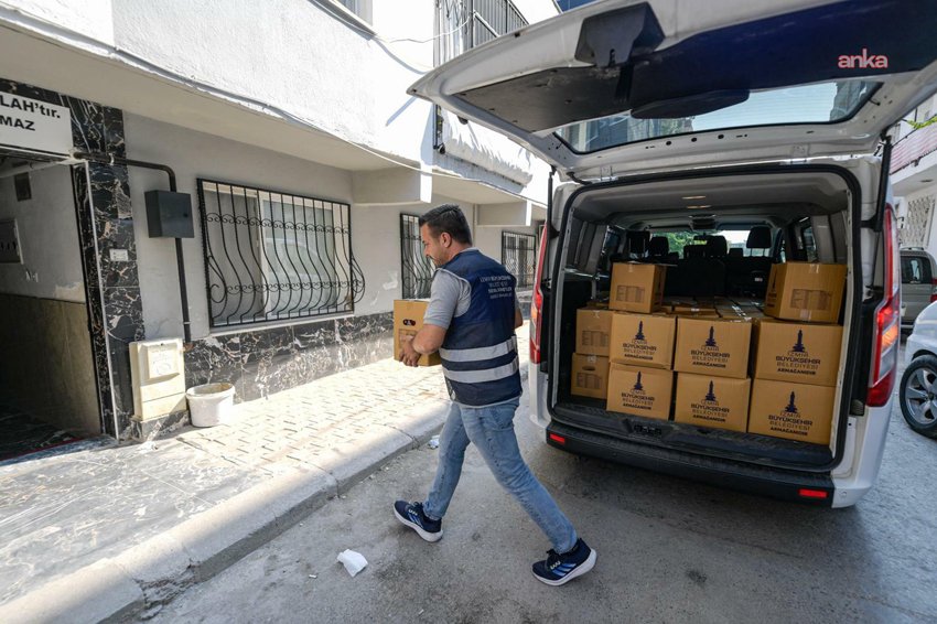 İzmir Büyükşehir Belediyesi’nden 2025 raporu: 1 yılda 90 bin gıda destek paketi İzmir Büyükşehir Belediyesi 2025 yılının başından bu yana ihtiyaç sahibi