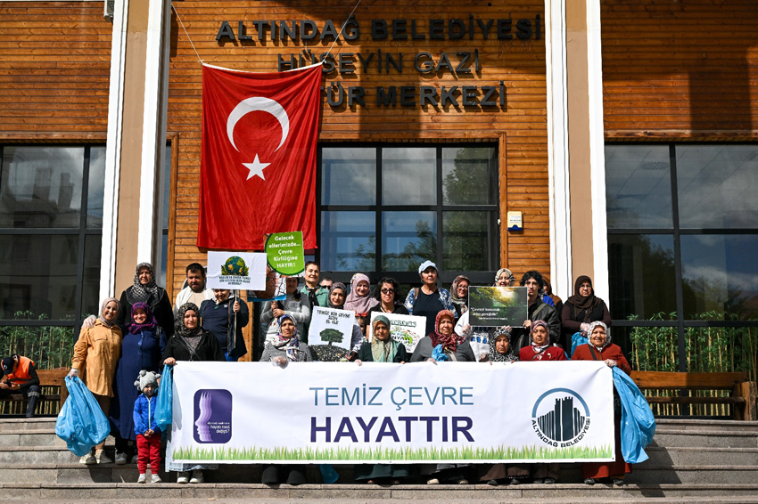 Altındağlı kadınlardan temizlik hareketi Altındağ Belediyesi Kadın Eğitim ve Kültür Merkezi üyesi kadınlar, “Dünya
