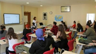 Ataşehir Belediyesi, okulların açılmasına sayılı günler kala öğrencilerin eğitim hayatlarına