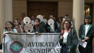Avukatlar Sendikası, yeni adli yılın başlaması nedeniyle İstanbul Barosu önünde