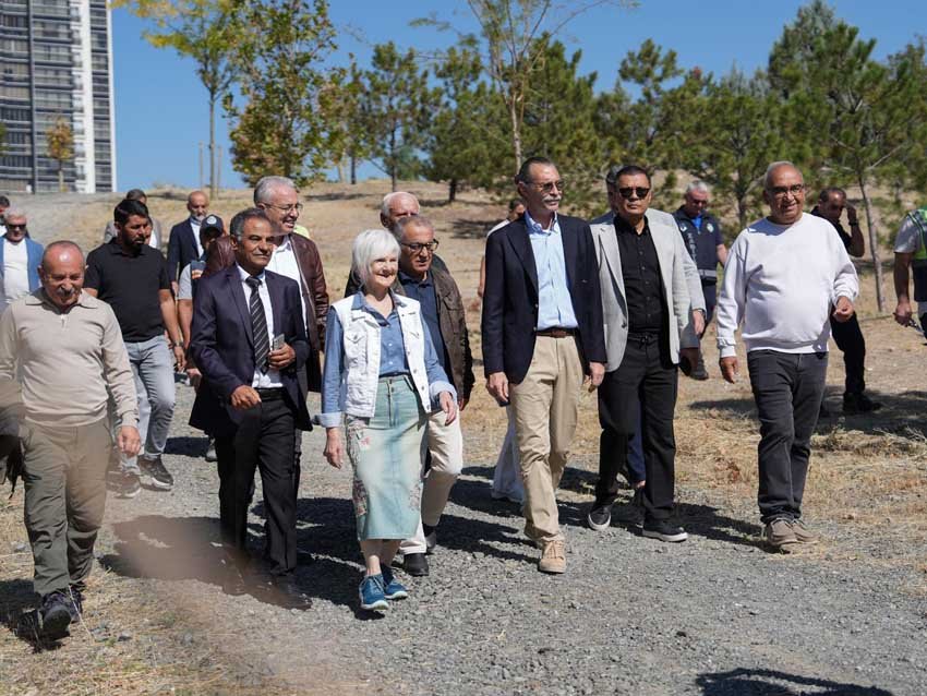 Etimesgut Belediyesi, ilçe genelindeki hizmetleri ve altyapı çalışmalarını vatandaşların ihtiyaç