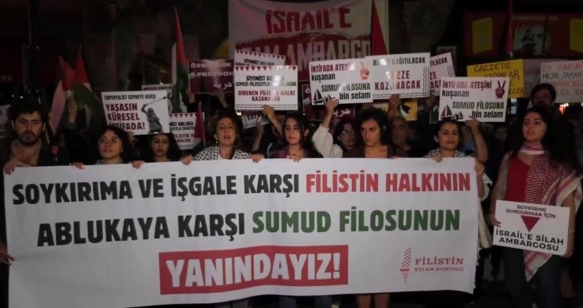 Filistin Eylem Komitesi Beyoğlu Tünel önünde bir araya gelerek Gazze’ye