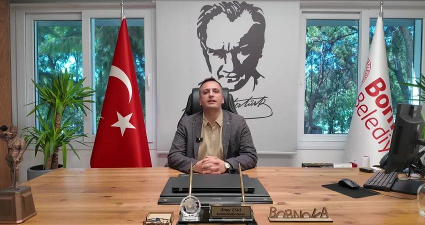 Bornova Belediye Başkanı Eşki, 9 Eylül kutlamalarının iptal edildiğini duyurdu Bornova Belediye Başkanı Ömer Eşki, İzmir’in Balçova ilçesindeki polis karakoluna