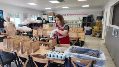 Bornova Belediyesi, yeni eğitim öğretim yılının ilk gününde dezavantajlı bölgelerdeki