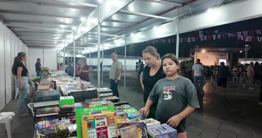Bornova Belediyesi’nin bu yıl 6. kez düzenlediği Kitap Günleri, Grup