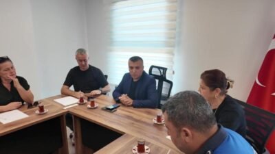 Bornova Belediyesi, muhtarlarla düzenli olarak yaptığı "Bölgesel Muhtarlar Toplantıları" ile
