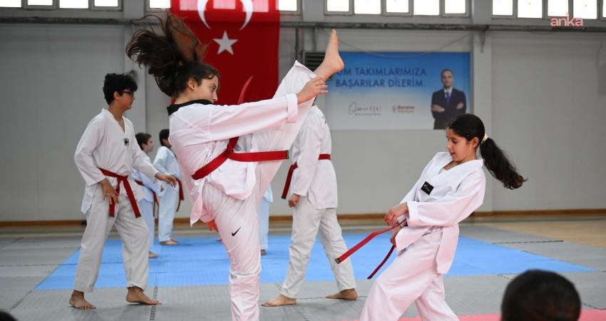 Bornova’da kış spor kursları başlıyor Bornova Belediyesinin kış spor kursları için kayıtlar başladı. Voleybol, basketbol,