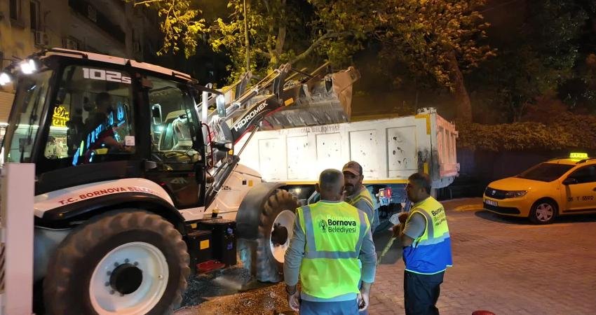 Bornova’da okulların bulunduğu cadde ve sokaklarda asfalt seferberliği Bornova Belediyesi, yeni eğitim öğretim yılına hazırlık kapsamında Mustafa Kemal