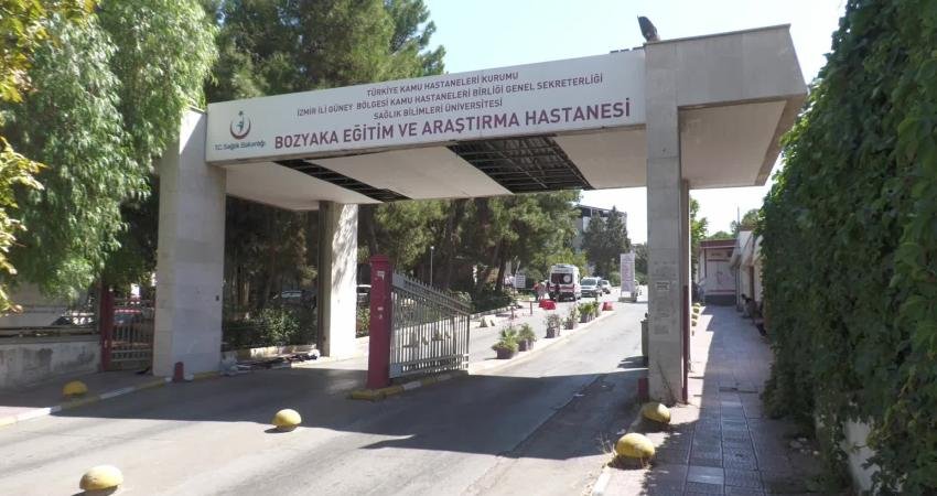 Bozyaka Eğitim Araştırma Hastanesi’nin kapatılmasına vatandaşlar ve sağlık emekçilerinden tepki İzmir’de sağlık çalışanları, eczacılar ve vatandaşlar, Bozyaka Eğitim Araştırma Hastanesi’nin