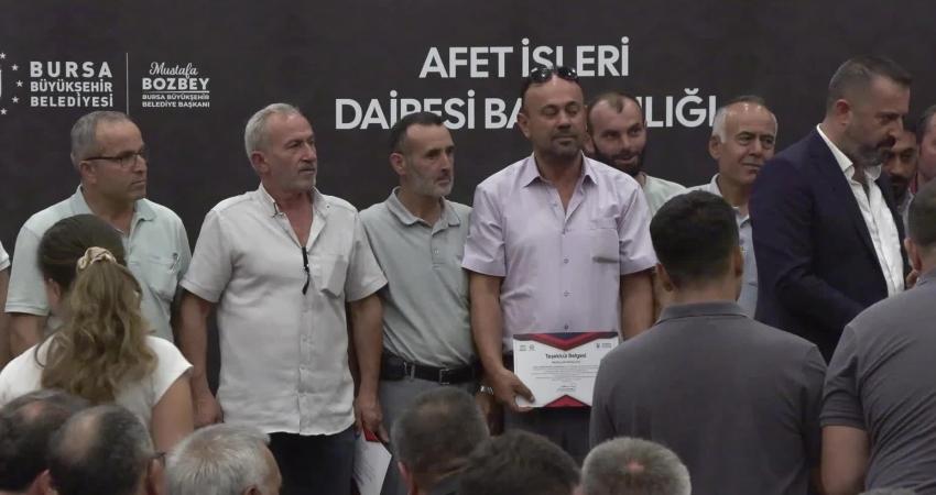 Bursa Büyükşehir Belediye Başkanı Mustafa Bozbey, kentin farklı noktalarında çıkan