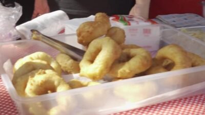 Bursa Büyükşehir Belediyesi’nin "Meydan Kadınların" sloganıyla hayata geçirdiği Dayanışma Pazarı, bu