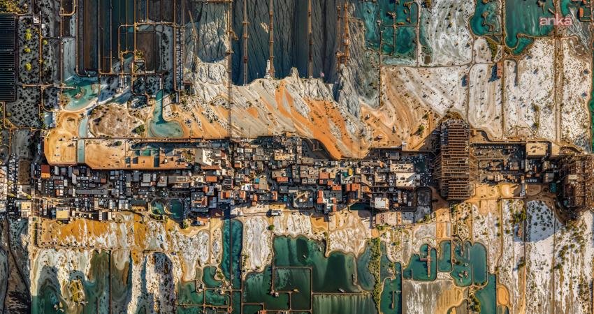 Edward Burtynsky ve Alkan Avcıoğlu’nun, insanlığın gezegen üzerindeki etkisini sorgulayan