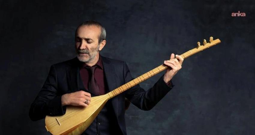 Türk halk müziğinin iki ismi Cengiz Özkan ve Erdal Erzincan,