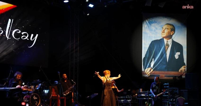 Çeşme Festivali’nin ilk gününde Zuhal Olcay coşkusu Çeşme Belediyesi tarafından 25 yıl aradan sonra yeniden düzenlenmeye başlanan