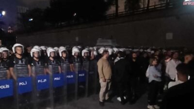 CHP İstanbul İl Başkanlığı'na kayyum kararının ardından bu akşam saatlerinde