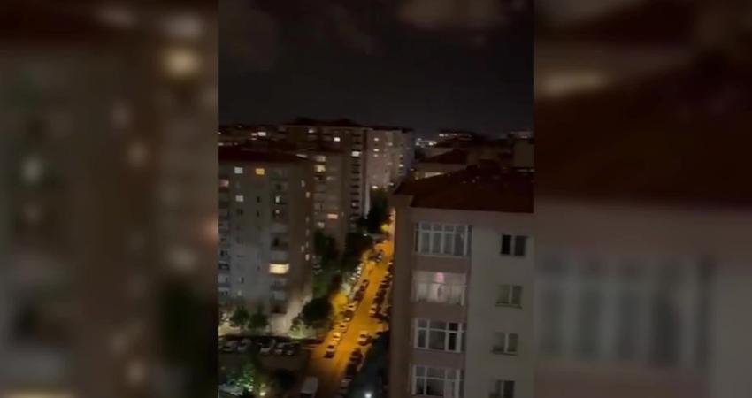 CHP İstanbul İl Başkanlığı binasının polis ablukasına alınmasına karşı İstanbullu yurttaşlar