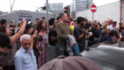 CHP İstanbul İl Başkanlığı çevresinde dün saat 18.00 sıralarında başlayan