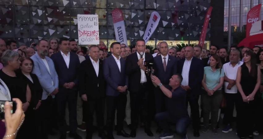 CHP İl Başkanlığı önünde açıklama yapmak isteyen CHP İstanbul İl
