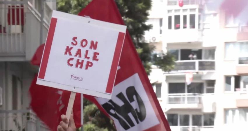 CHP İzmir il örgütü: “İstanbul İl Başkanımız Özgür Çelik’tir” CHP İzmir il örgütü, İstanbul İl Başkanlığı yönetiminin mahkeme kararıyla