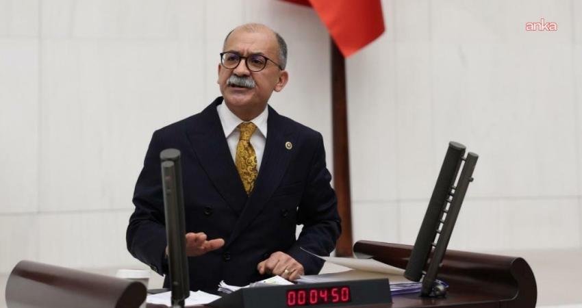 CHP Eskişehir Milletvekili İbrahim Arslan, CHP İstanbul İl Başkanlığı önünde yaşanan