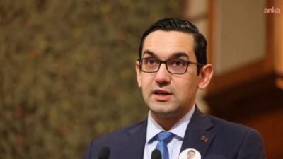 İBB CHP Meclis Üyesi Batuhan Ersoy, Moda Caferağa’daki Afet Koordinasyon