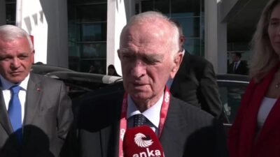 CHP’nin eski genel sekreterlerinden Önder Sav, "Bugün 102 yaşına gelmiş